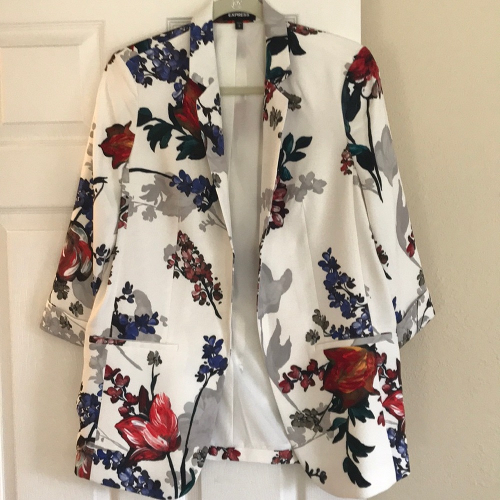 Floral boyfriend blazer for women.